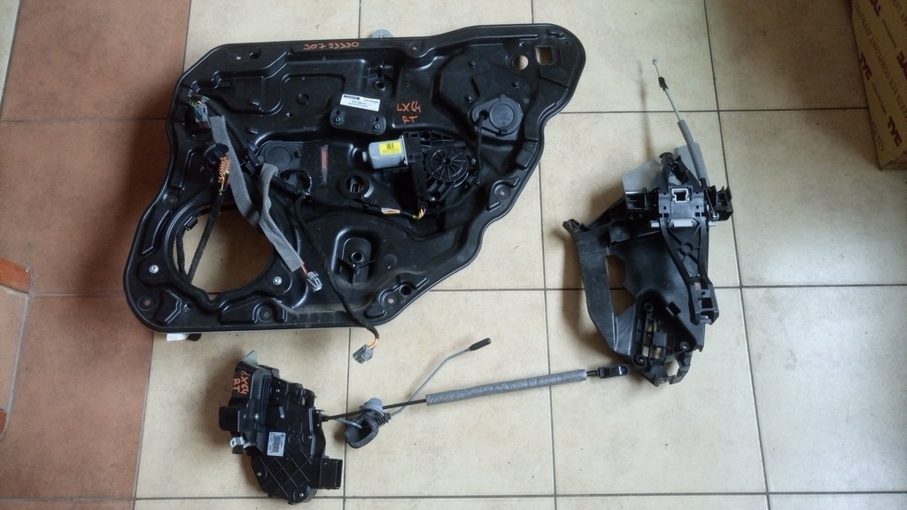 фото №1, Volvo xc60 - кронштейн ручка правый задняя 30753338