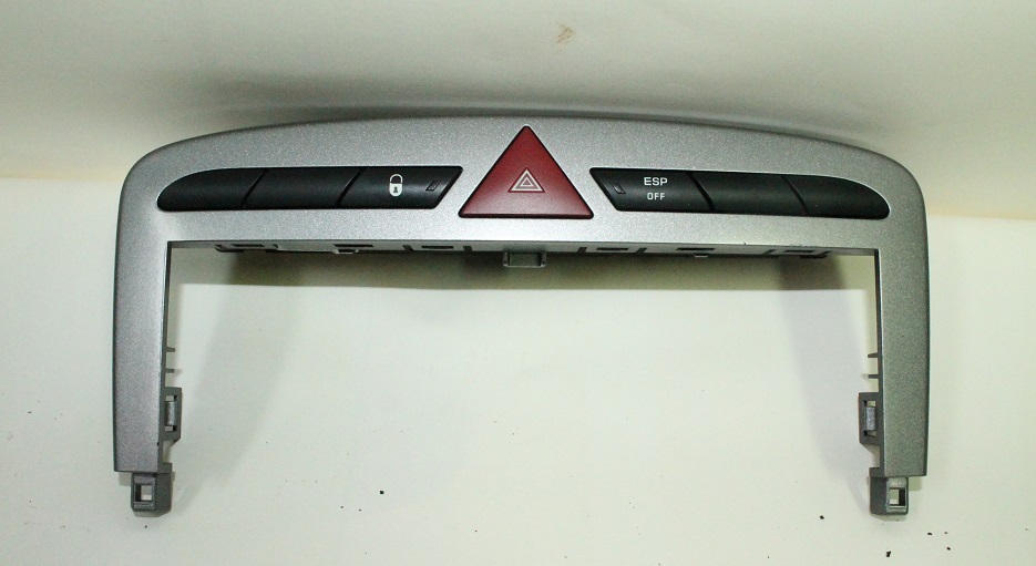 фото №1, Peugeot 308 06-панель кнопка аварійних