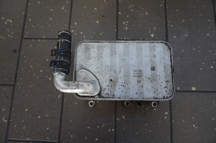 Купити Радіатор оливи audi q7 a6 c7 3.0 tdi 059117015p