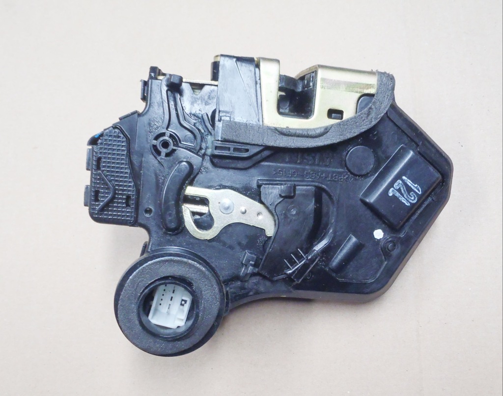 фото №1, Corolla verso e12 замок двері задня avensis t25 2 pi