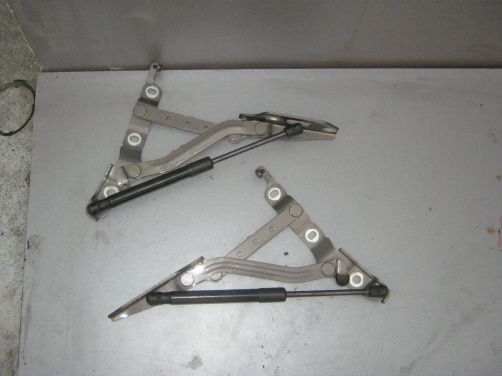 фото №1, Audi a5 cabrio петля кришки задня правий 8f0827302a