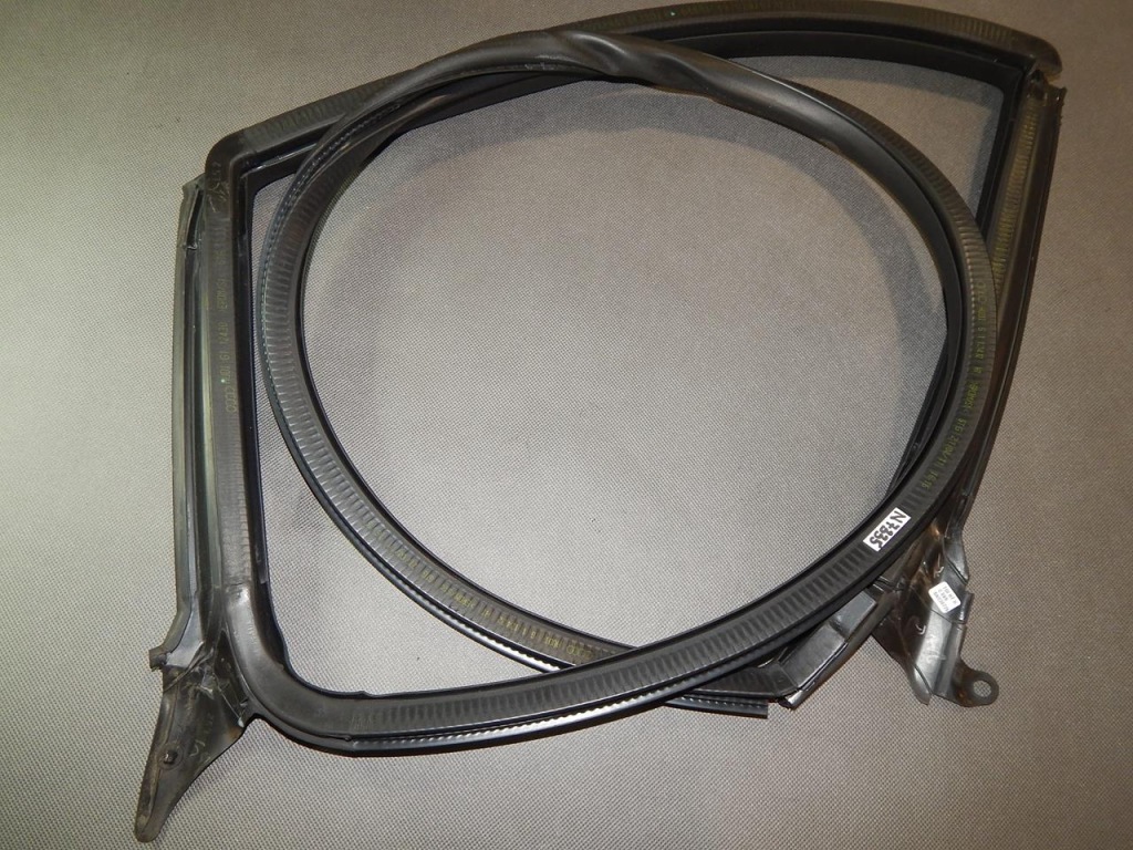 фото №1, Audi a5 8t прокладка дверь левый задняя 8t8833707c