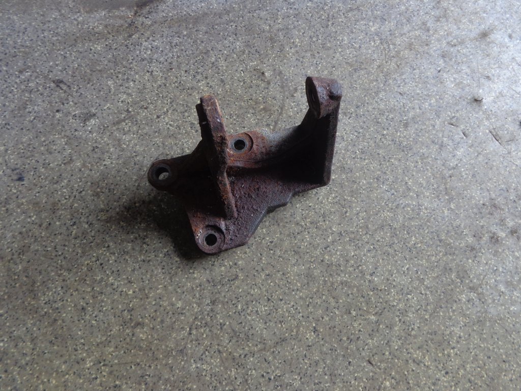 фото №1, Cougar 2.0 кронштейн кронштейн кронштейн кронштейн двигателя