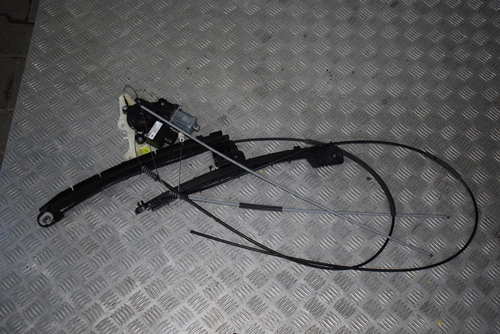 фото №1, Механизм шторка багажника audi a4 b9 8w9