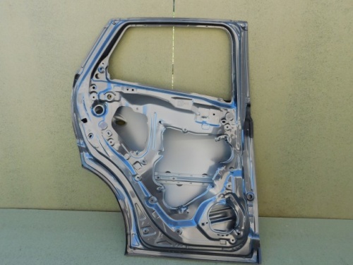 Дверь левое задняя левое  задняя mazda cx3 Доставка