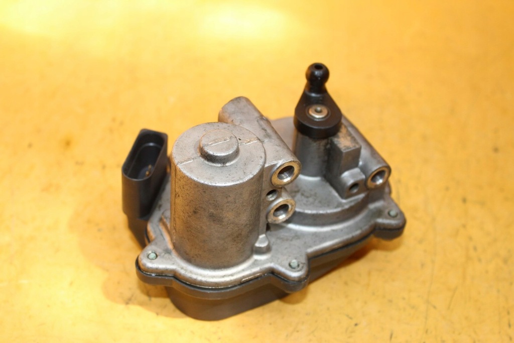 фото №1, Регулятор коллектор 2.0tfsi a3 8p axx 06f133482