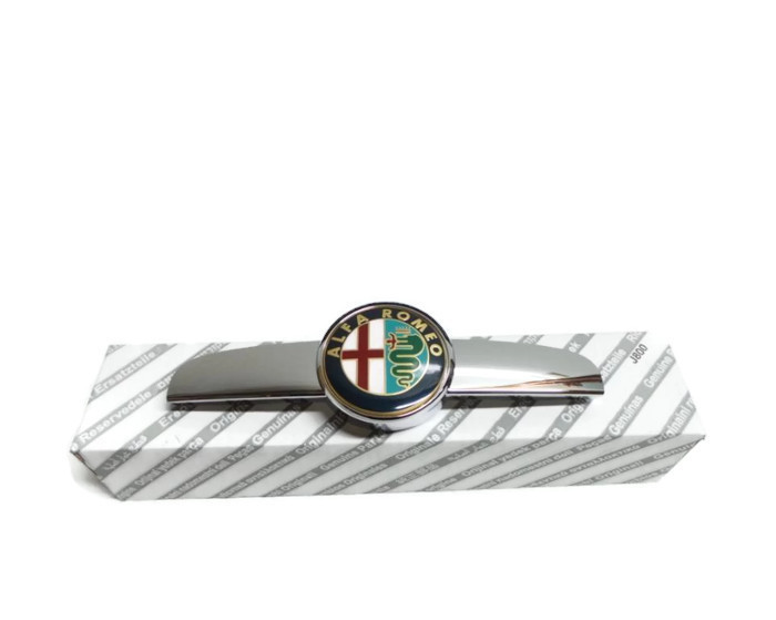 фото №1, Решітка радіатора na капот хром емблема метелик logo alfa romeo 159 новий