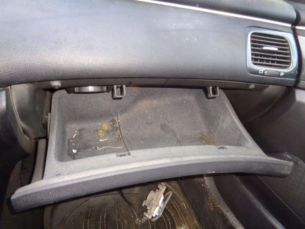 фото №6, Бардачок правий пасажира peugeot 607 99-04