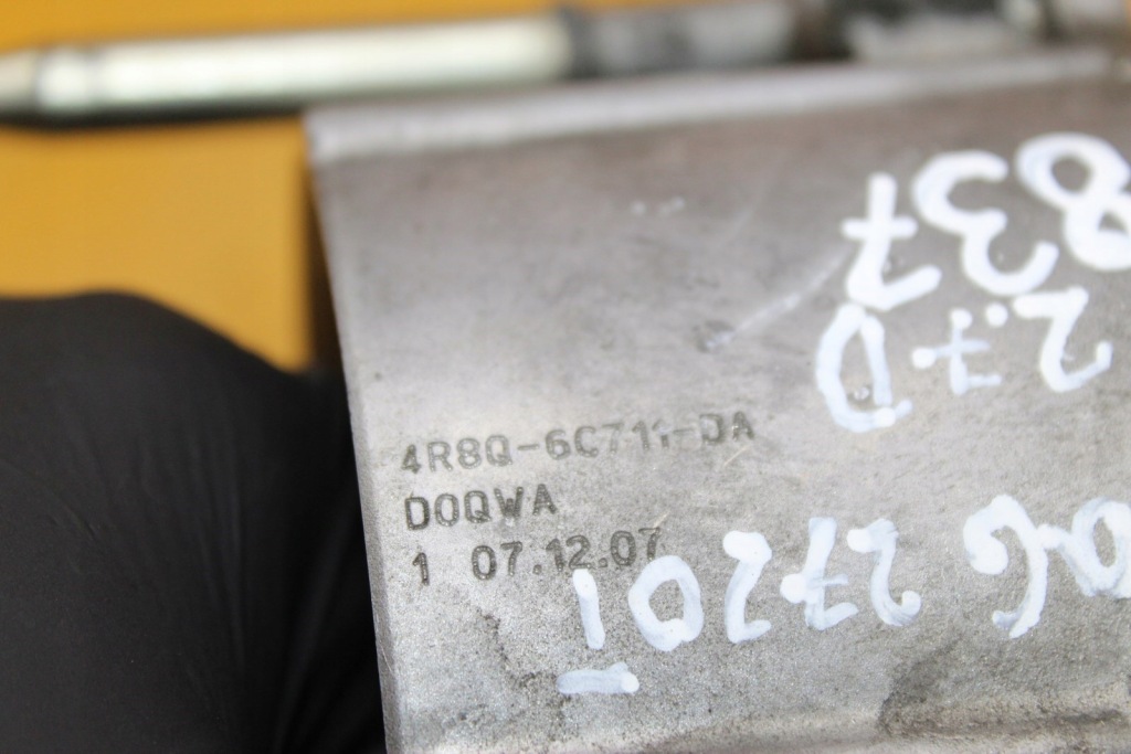 фото №8, Корпус масла xf xj discovery 2.7d 4r8q6c711da