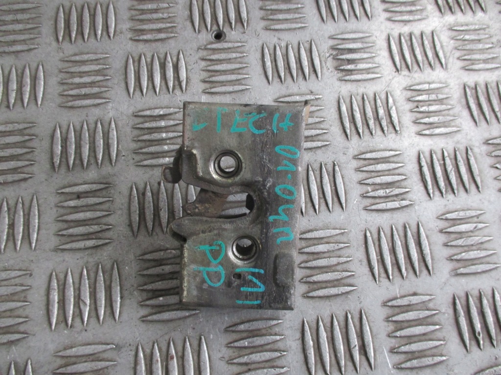 Купити Замок двері правий перед renault magnum 01-04r