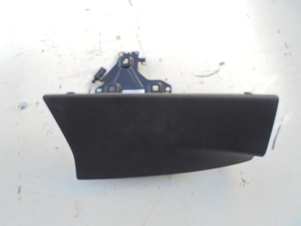 фото №1, Заглушка крыша правая 1q0868551 vw eos -доставка-