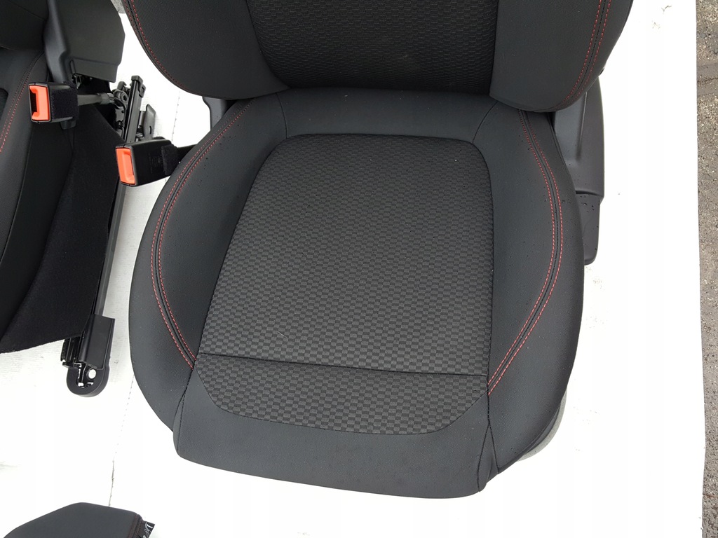 фото №9, Ford fiesta mk8 сиденья заднее сиденье пластики комплект 3d