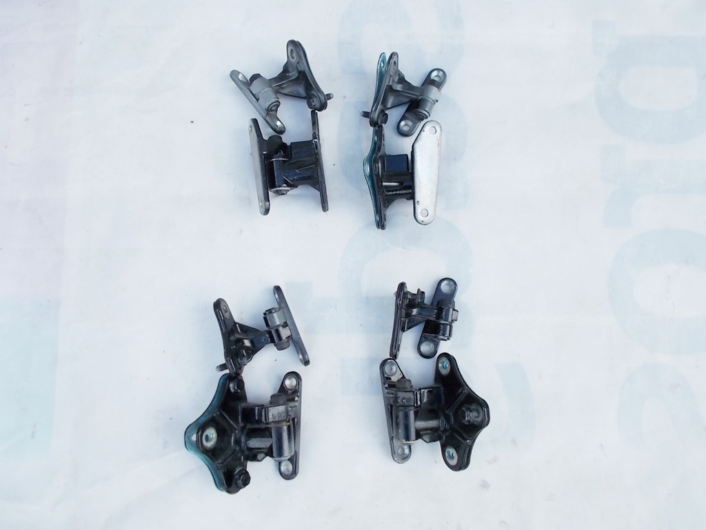 фото №1, Mercedes w251 петля дверь правый левый перед задняя