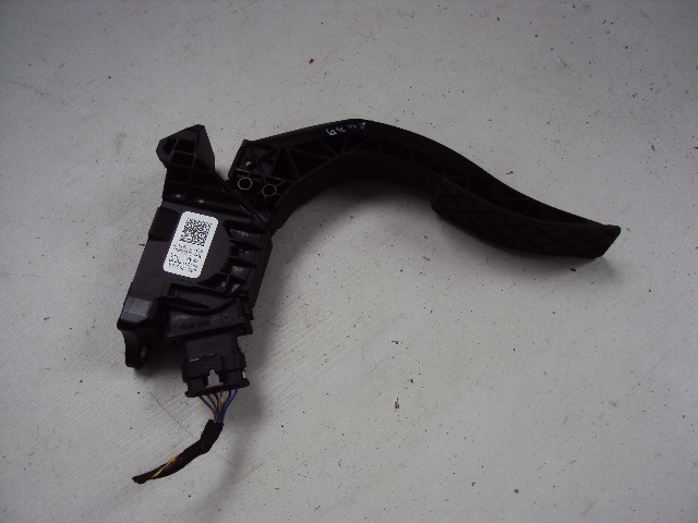 фото №1, Педаль газа audi a4 b9 8w0