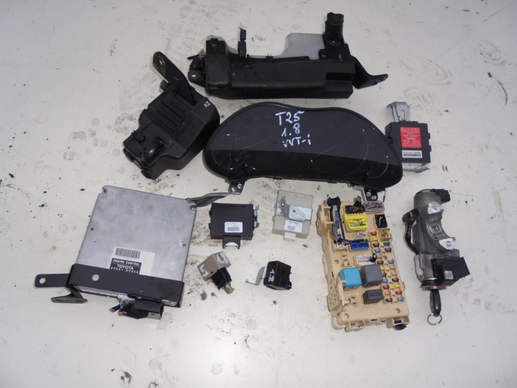 фото №1, Бортовой компьютер двигателя toyota avensis t25 1.8 vvt-i