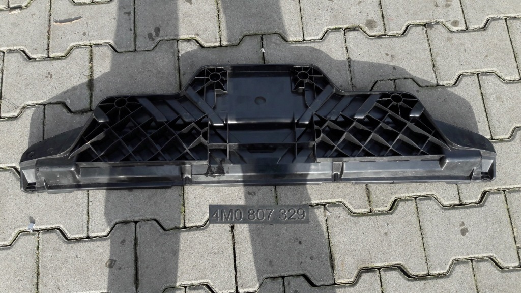 фото №1, Напрямна бампера лівий задня audi q7 4m0807329