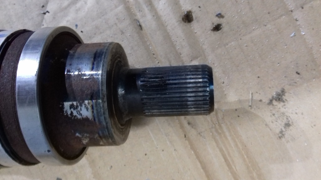 Приводной вал левый задний  volvo xc60 2013r Оригинал