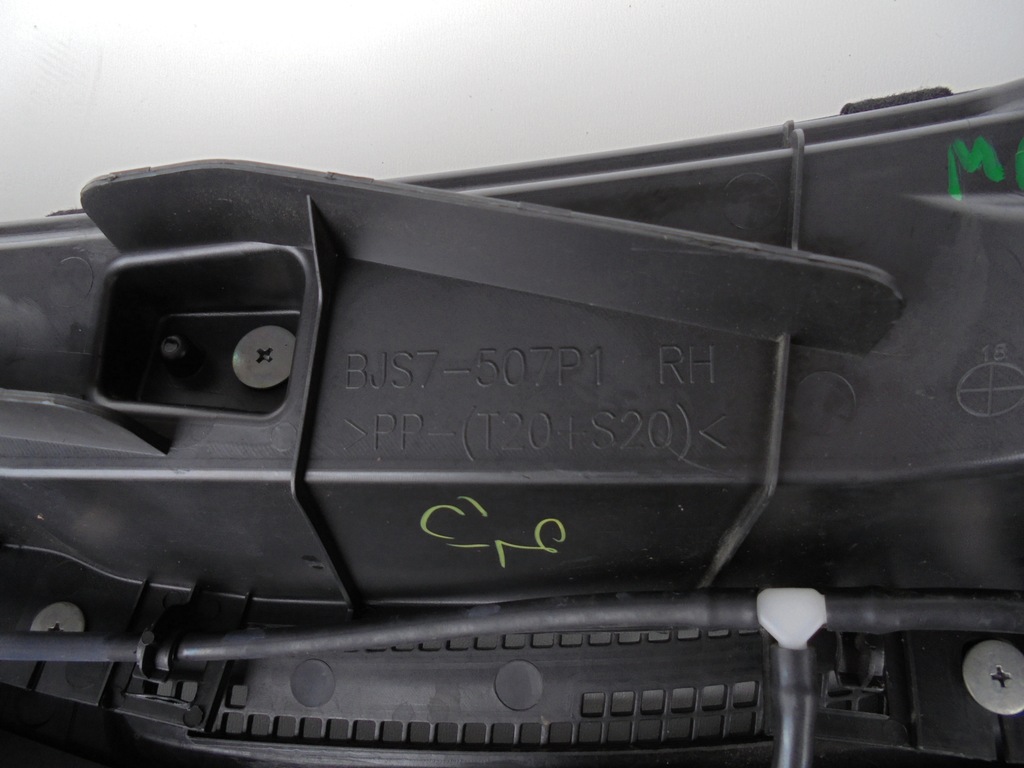 фото №14, Mazda 3 iii жабо правое пластиковый bjs7507x1