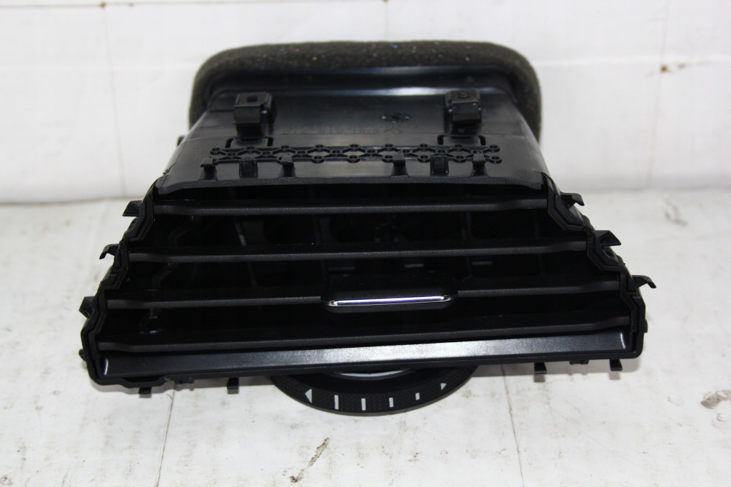 фото №1, Решітка повітропровід volkswagen оригінальний номер 5nn819710