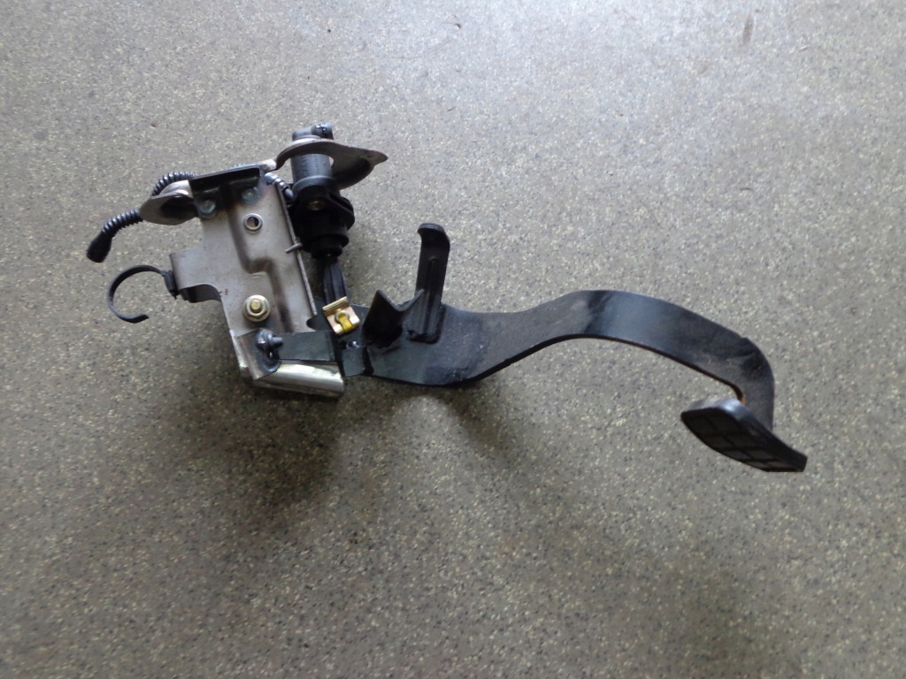 фото №1, Forfour for four педаль сцепления привод помпа