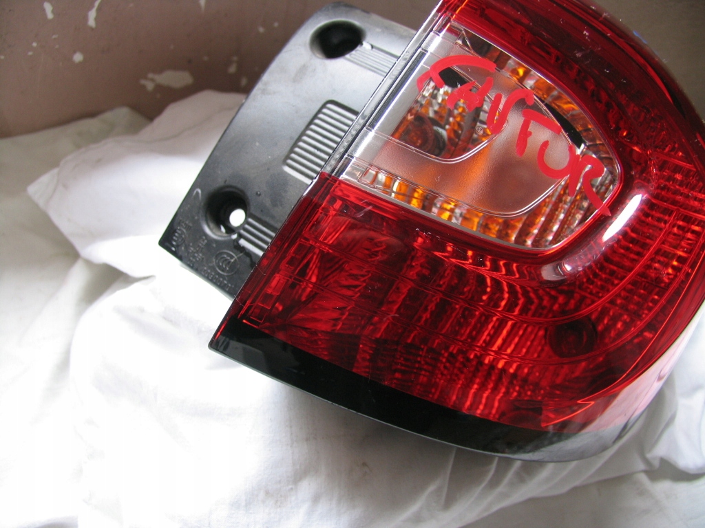 фото №4, Лампа правая задняя задняя крыла renault captur