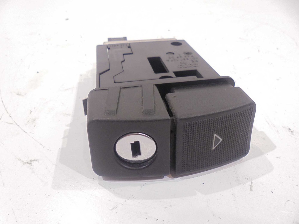 фото №1, Замок бардачка audi a8 2.8 v6